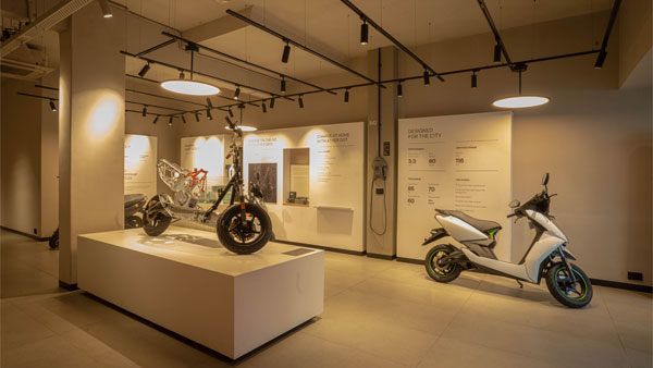 Ather Dealership In Mumbai: एथर एनर्जी ने मुंबई में अपना डीलरशिप खोला, इलेक्ट्रिक स्कूटर की डिलीवरी हुई शुरू