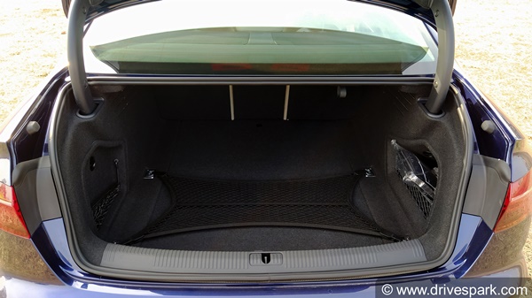 2021 Audi A4 Review (First Drive): नई ऑडी ए4 रिव्यू: फीचर्स, हैंडलिंग, माइलेज, एक्सिलरेशन, डिजाईन जानकारी