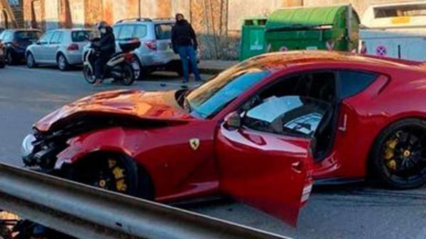 Footballer’s Ferrari Crashed: फुटबाॅलर की करोड़ों की फरारी को सर्विस मैन ने बना दिया कबाड़