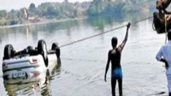 Man Died Following Google Maps: गूगल मैप को फाॅलो करते हुए डैम में गिरी कार, गई जान