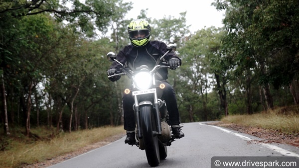 Honda H’ness CB350 Review (First Ride): होंडा हाईनेस सीबी 350: परफोर्मेंस, माइलेज, फीचर्स, कीमत, प्रतिस्पर्धी, वैरिएंट जानकारी