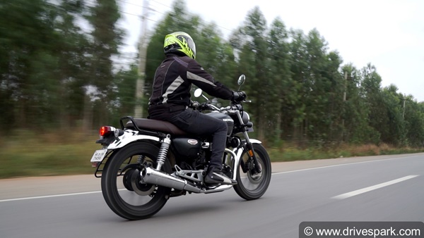 Honda H’ness CB350 Review (First Ride): होंडा हाईनेस सीबी 350: परफोर्मेंस, माइलेज, फीचर्स, कीमत, प्रतिस्पर्धी, वैरिएंट जानकारी