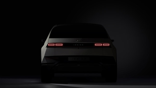 Hyundai Ioniq 5 Teaser Out: हुंडई ने आयोनिक 5 इलेक्ट्रिक कार का टीजर किया जारी, जल्द होगी लाॅन्च Hyundai Ioniq 5 Teaser Out: हुंडई ने आयोनिक 5 इलेक्ट्रिक कार का टीजर किया जारी, जल्द होगी लाॅन्च