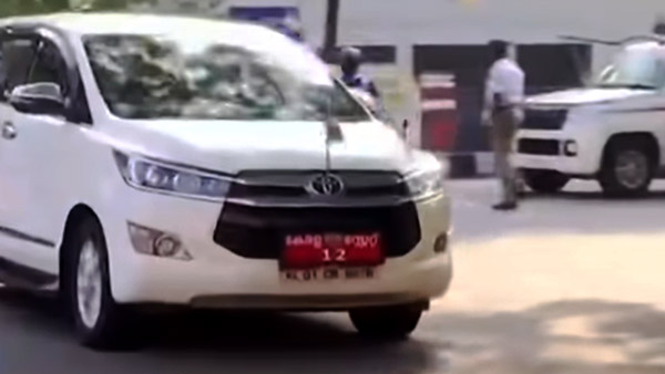 केरल पुलिस ने सन-फिल्म लगे वाहनों पर चलाया अभियान, कई नेताओं से वसूला जुर्माना केरल पुलिस ने सन-फिल्म लगे वाहनों पर चलाया अभियान, कई नेताओं से वसूला जुर्माना