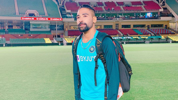 Mohammed Siraj Buys New Car: मोहम्मद सिराज ने अपने लिए खरीदी नई बीएमडबल्यू कार, देखें तस्वीरें