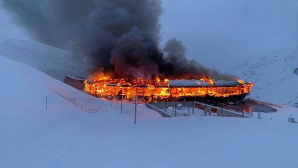 दुनिया के सबसे ऊंचे मोटरसाइकिल म्यूजियम में लगी आग, 200 से अधिक बाइक जलकर खाक दुनिया के सबसे ऊंचे मोटरसाइकिल म्यूजियम में लगी आग, 200 से अधिक बाइक जलकर खाक