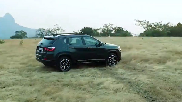 Jeep Compass Facelift Unveiled: जीप कम्पास फेसलिफ्ट का हुआ खुलासा, बुकिंग हुई शुरू