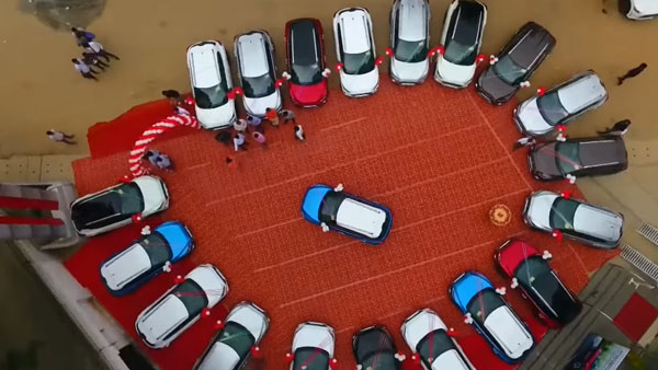 Nissan Magnite Delivery Record: निसान डीलर ने एक दिन में 100 मैग्नाईट डिलीवर कर बनाया रिकॉर्ड