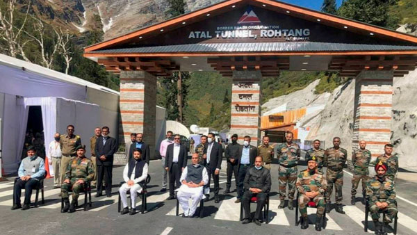 82 Vehicles Stranded In Atal Tunnel: अटल टनल में पर्यटकों के 82 वाहन फंसे, जानें क्या है कारण