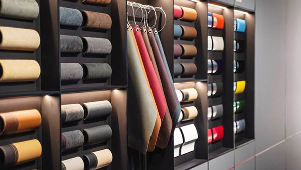 Porsche Opens Studio Cafe Showroom In Delhi: पोर्शे ने दिल्ली में खोला स्टूडियो कैफे शोरूम