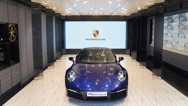 Porsche Opens Studio Cafe Showroom In Delhi: पोर्शे ने दिल्ली में खोला स्टूडियो कैफे शोरूम