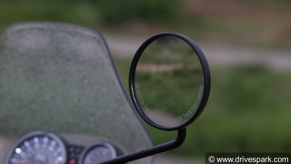 Using Rear View Mirror Is Mandatory: रियर व्यू मिरर और रियर सीट बेल्ट न होने पर कटेगा चालान, जानें