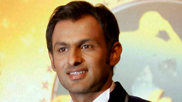 Shoaib Malik Car Crash: शोएब मलिक की कार का हुआ हादसा, स्पोर्ट्स कार ट्रक से टकराई