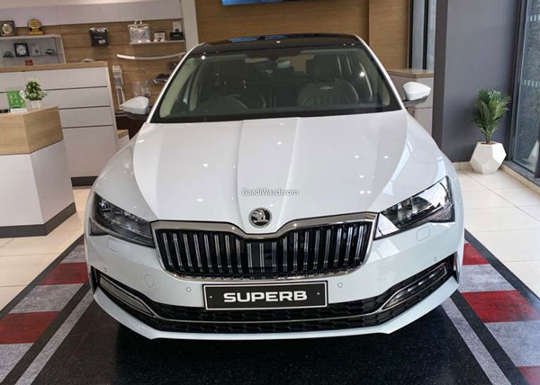 2021 Skoda Superb Reaches Dealership: नई स्कोडा सुपर्ब पहुंची डीलरशिप, जल्द होगी भारत में लॉन्च