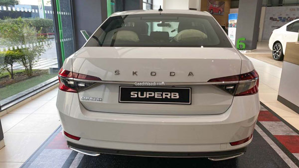 2021 Skoda Superb Reaches Dealership: नई स्कोडा सुपर्ब पहुंची डीलरशिप, जल्द होगी भारत में लॉन्च