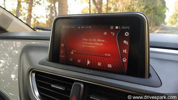 Tata Altroz iTurbo Launched: नई टाटा अल्ट्रोज आईटर्बो को भारत में किया गया पेश, जानें इंजन, फीचर्स व बुकिंग के बारें में