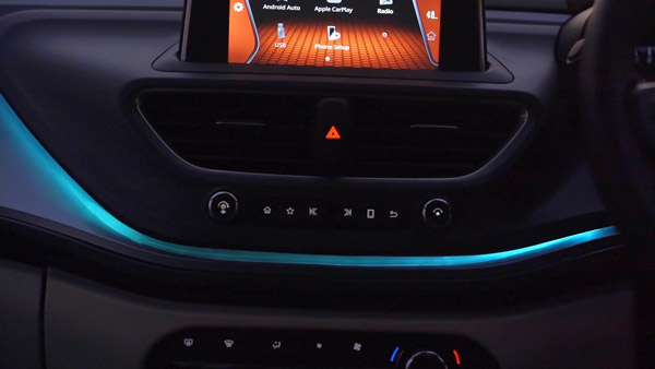 Tata Altroz i-Turbo Petrol Review In Hindi: टाटा अल्ट्रोज आई-टर्बो पेट्रोल रिव्यू: हैंडलिंग, परफॉर्मेंस, इंजन, फीचर्स, वैरिएंट जानकारी