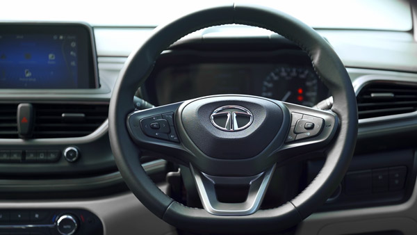 Tata Altroz i-Turbo Petrol Review In Hindi: टाटा अल्ट्रोज आई-टर्बो पेट्रोल रिव्यू: हैंडलिंग, परफॉर्मेंस, इंजन, फीचर्स, वैरिएंट जानकारी