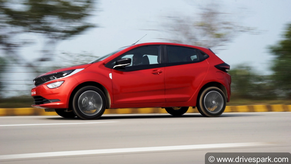 Tata Altroz i-Turbo Petrol Review In Hindi: टाटा अल्ट्रोज आई-टर्बो पेट्रोल रिव्यू: हैंडलिंग, परफॉर्मेंस, इंजन, फीचर्स, वैरिएंट जानकारी