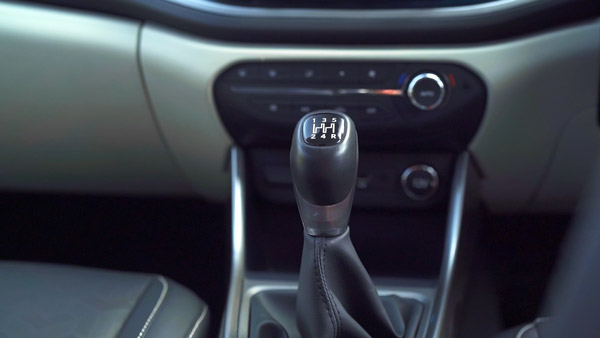 New Tata Altroz i-Turbo Launched: नई टाटा अल्ट्रोज आई-टर्बो भारत में 7.73 लाख रुपये की कीमत पर हुई लॉन्च, जानें क्या है नया