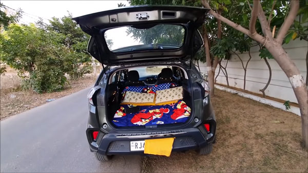 Tata Nexon Converted As A Bedroom: टाटा नेक्सन को एक बेडरूम में किया तब्दील, देखें कैसे किया