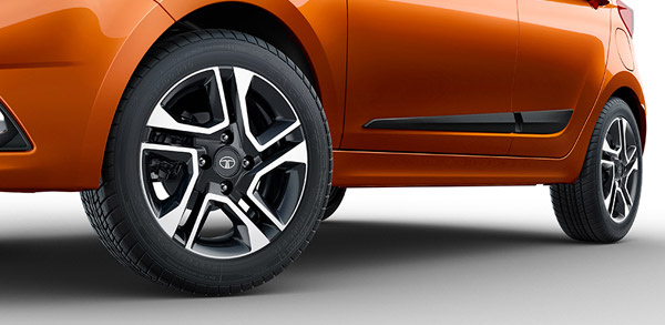 Tata Tiago CNG Spied: टाटा टियागो सीएनजी टेस्टिंग के दौरान दिखी, जल्द होगी लाॅन्च