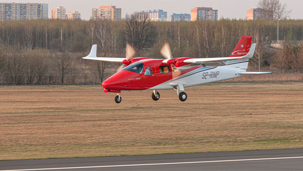 India’s First Air Taxi Starts: भारत की पहली एयर टैक्सी सर्विस हुई शुरू, इन दो शहरों के बीच मिलेगी सेवा