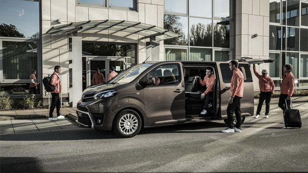 Toyota Proace Electric Van Launched: टोयोटा प्रोऐस इलेक्ट्रिक वैन हुई लाॅन्च, जानें क्या हैं फीचर्स