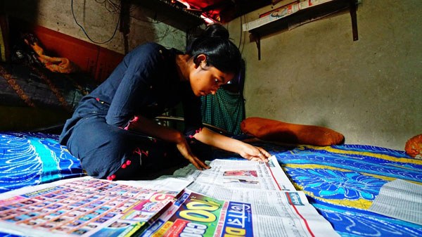 परिवार का खर्च चलाने के लिए बेटी ने थामा स्टीयरिंग, मिलिये सबसे कम उम्र की महिला बस ड्राइवर से