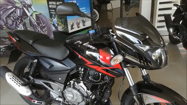 New Bajaj Pulsar 180 Spotted At Dealership: नई बजाज पल्सर 180 डीलरशिप पर पहुंची, जल्द होगी लाॅन्च