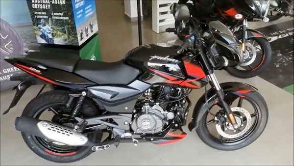 New Bajaj Pulsar 180 Spotted At Dealership: नई बजाज पल्सर 180 डीलरशिप पर पहुंची, जल्द होगी लाॅन्च