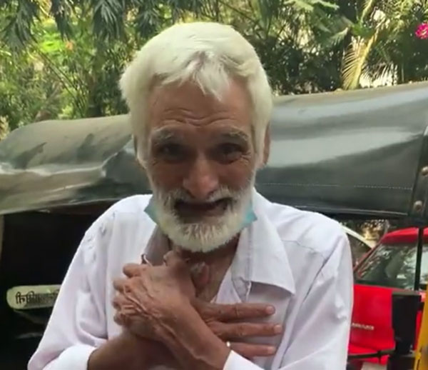 पोती की पढ़ाई के लिए मुंबई के ऑटो ड्राइवर ने बेचा अपना घर, फिर मिला 24 लाख रुपये का दान पोती की पढ़ाई के लिए मुंबई के ऑटो ड्राइवर ने बेचा अपना घर, फिर मिला 24 लाख रुपये का दान