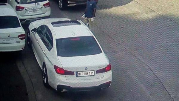 सनी लियोन के पति की कार का नंबर इस्तेमाल करने पर मर्सिडीज-बेंज का मालिक गिरफ्तार, जानें