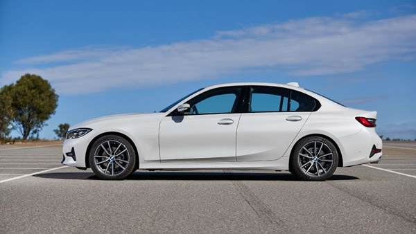 BMW 320d Sport Discontinued: बीएमडब्ल्यू 320डी स्पोर्ट की बिक्री हुई बंद, ऑफिशियल वेबसाइट से हटी