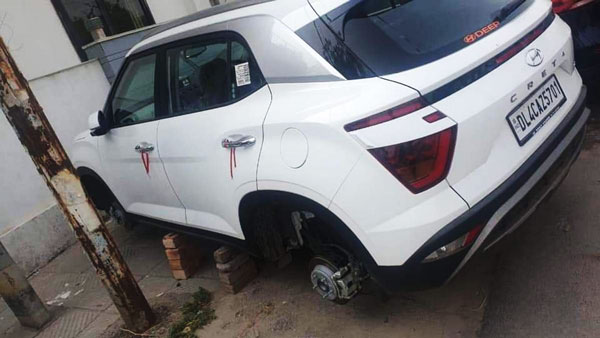Car Wheel Theft: पुलिस स्टेशन के पास खड़ी कार के चोरों ने निकाले पहिये, सीसीटीवी में कैद हुई वारदात