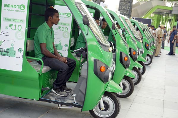 E-Rickshaw Registration Stops: सुप्रीम कोर्ट ने ई-रिक्शा के रजिस्ट्रेशन पर लगाया रोक, जानें क्या है वजह