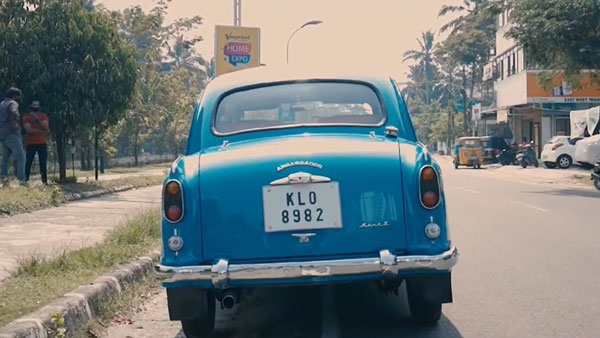 Hindustan Ambassador Customized: हिंदुस्तान एम्बेसेडर को किया कस्टमाइज, देखने में लग रही शानदार