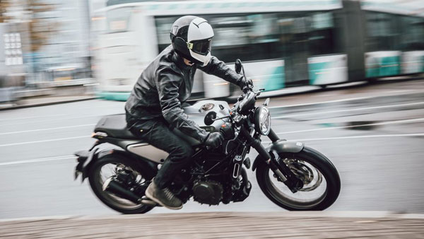 Husqvarna Sales In Year 2020: हस्कवरना इंडिया ने बीते साल 6 माह में बेची 10,503 बाइक्स, देखें आंकड़ें