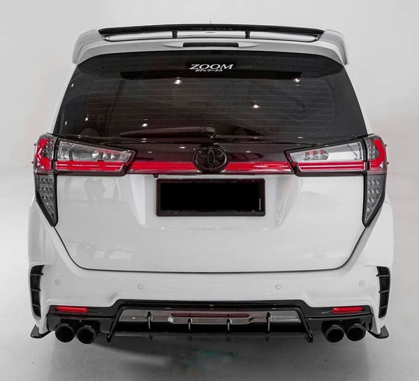 Toyota Innova Crysta Modified: टोयोटा इनोवा क्रिस्टा को उरुस स्टाइल में किया मॉडिफाई, लग रही बेहद खतरनाक