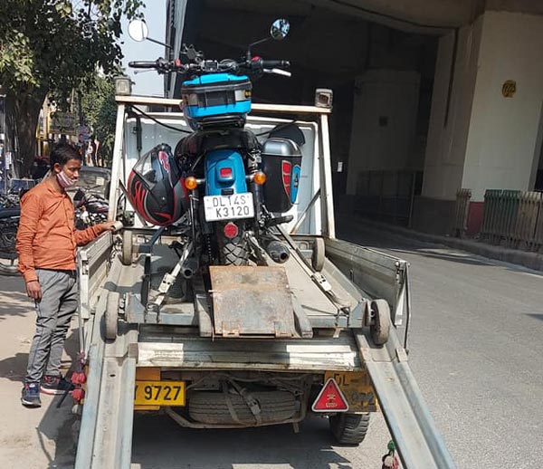 जावा 42 लदी हुई थी टेम्पो के ऊपर फिर भी कट गया ओवरस्पीडिंग का चालान, जानें कैसे जावा 42 लदी हुई थी टेम्पो के ऊपर फिर भी कट गया ओवरस्पीडिंग का चालान, जानें कैसे