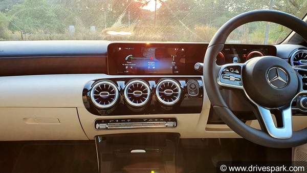 Mercedes A-Class Limousine Review In Hindi: मर्सिडीज बेंज ए-क्लास लिमोजिन रिव्यू: लुभावनी स्टाइल व डिजाईन!