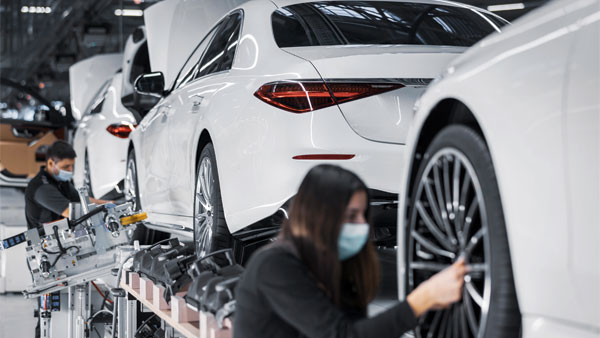 Mercedes Benz Production Milestone: मर्सिडीज-बेंज ने 5 करोड़ वाहन बनाने का आंकड़ा किया पार