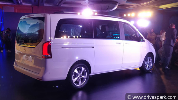 Shilpa Shetty Buys New Mercedes-Benz V Class: शिल्पा शेट्टी ने खरीदी नई मर्सिडीज-बेंज वी क्लास एमपीवी, देखें Shilpa Shetty Buys New Mercedes-Benz V Class: शिल्पा शेट्टी ने खरीदी नई मर्सिडीज-बेंज वी क्लास एमपीवी, देखें