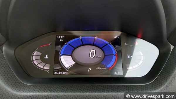 Nissan Magnite Vs Renault Kiger: निसान मैग्नाईट बनाम रेनॉल्ट काइगर: किसका बेस वैरिएंट है बेहतर, जानें