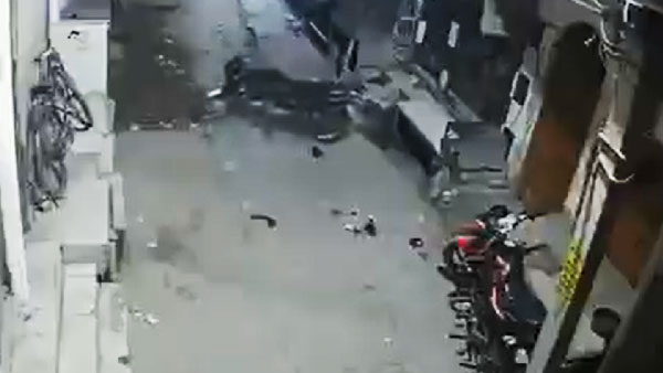 घर के सामने खड़ी बाइक जब चलने लगी अपने आप, वीडियो देख लोगों ने कहा यह