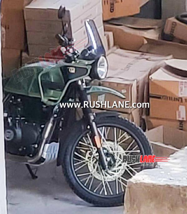 2021 RE Himalayan Green Color Spotted: नई आरई हिमालयन का ग्रीन कलर डीलर यार्ड में आया नजर