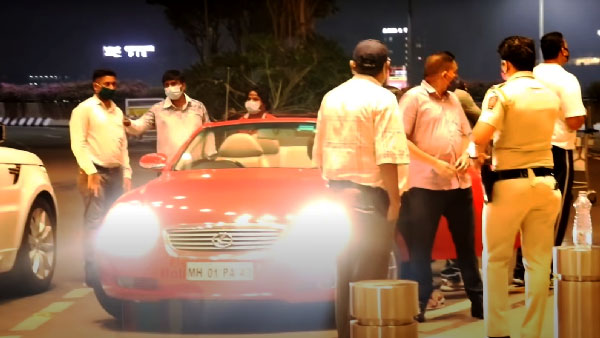 अपनी 15 साल पुरानी दुर्लभ लेक्सस कन्वेर्टेबल के साथ नजर आए किंग खान, देखें वीडियो