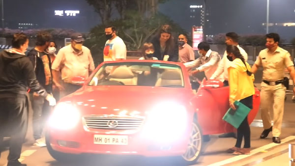 अपनी 15 साल पुरानी दुर्लभ लेक्सस कन्वेर्टेबल के साथ नजर आए किंग खान, देखें वीडियो