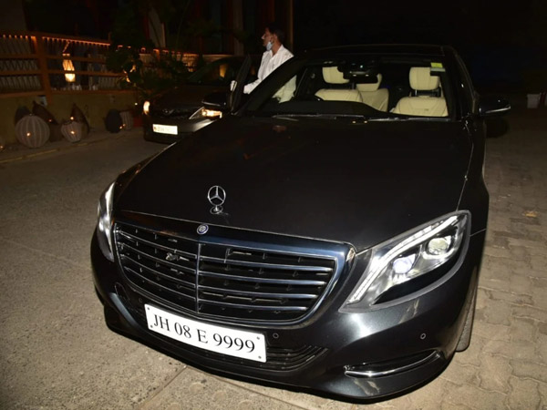 Shilpa Shetty Buys New Mercedes-Benz V Class: शिल्पा शेट्टी ने खरीदी नई मर्सिडीज-बेंज वी क्लास एमपीवी, देखें Shilpa Shetty Buys New Mercedes-Benz V Class: शिल्पा शेट्टी ने खरीदी नई मर्सिडीज-बेंज वी क्लास एमपीवी, देखें