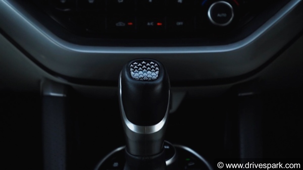  2021 टाटा सफारी रिव्यू: परफॉर्मेंस, हैंडलिंग, डिज़ाइन